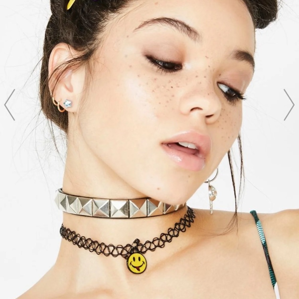 Pyramid stud collar